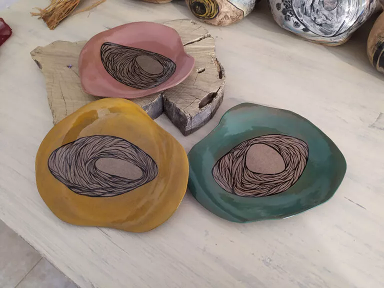 קערית קרמיקה מאויירת בעבודת יד